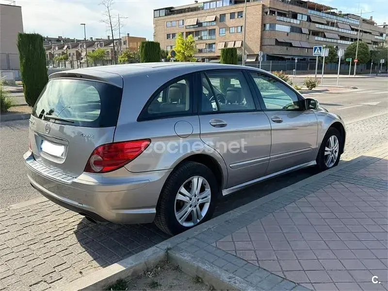 Usado Mercedes R320 224 CV (164 kW) 2009 Beige Familiar