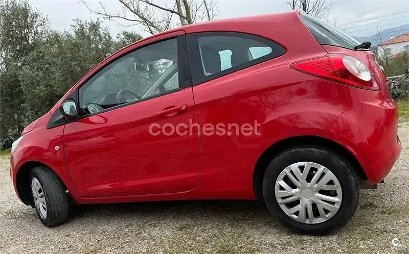 Usado Ford Ka 69 CV (50 kW) 2014 Rojo Berlina