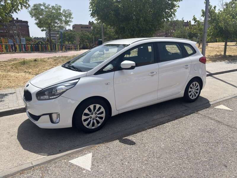 Blanco Usado 2015 Kia Carens Monovolumen | 7999 € (Buen precio) - Imagen 1/4