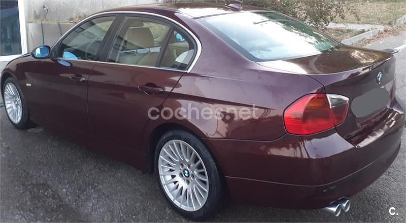 Begagnad BMW 330 231 HK (169 kW) 2007 Röd Sedan
