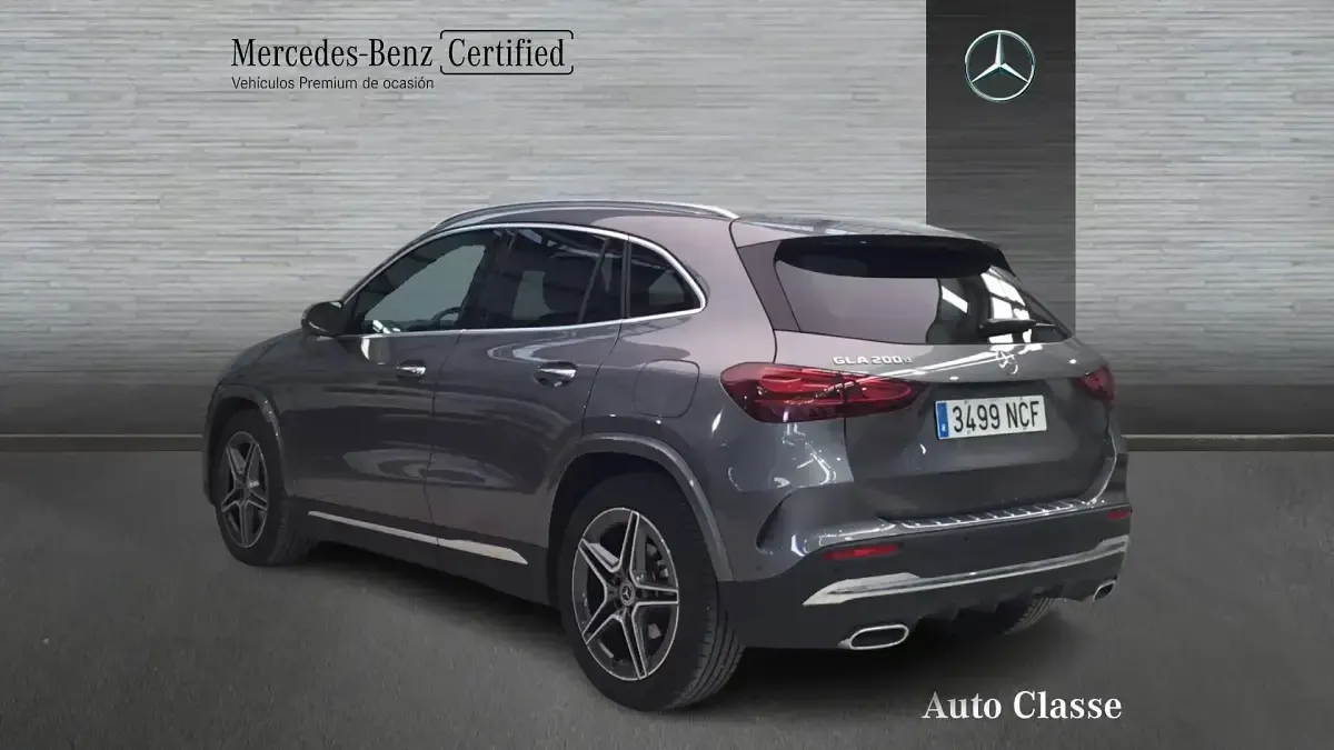 Begagnad Mercedes GLA200 AMG line 150 HK (110 kW) 2025 Grå SUV