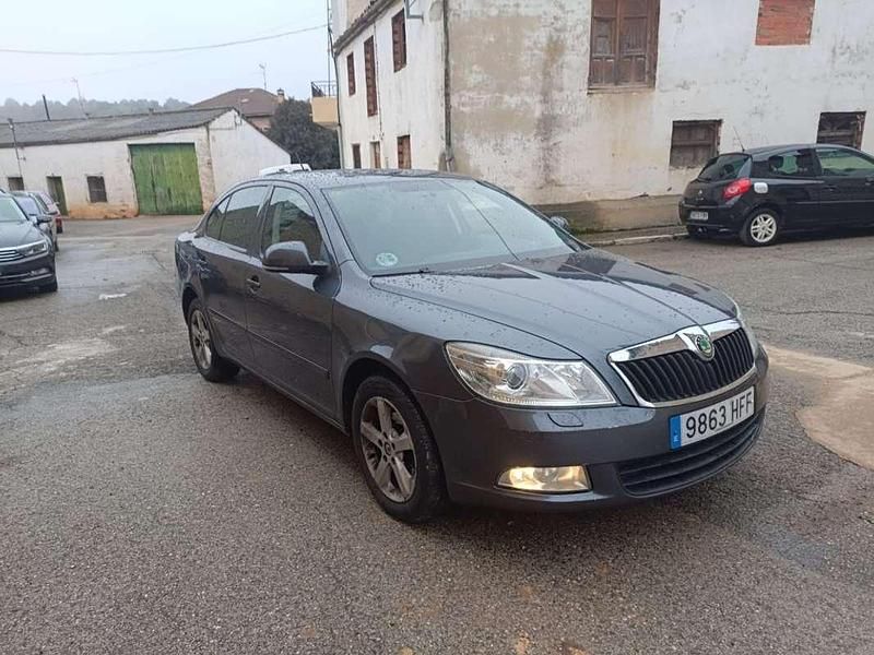 Usado Skoda Octavia Active 105 CV (77 kW) 2012 Gris Utilitario