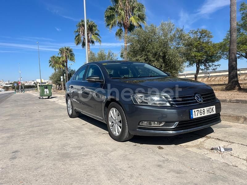 Gris / plata Usado 2011 VW Passat Berlina | 6990 € (Precio justo) - Imagen 1/4