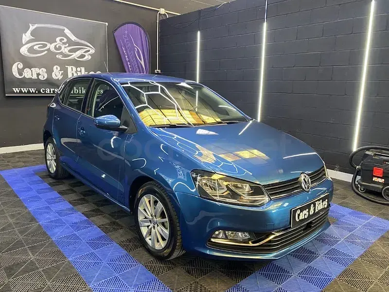 Usado VW Polo Advance 90 CV (66 kW) 2014 Azul Berlina