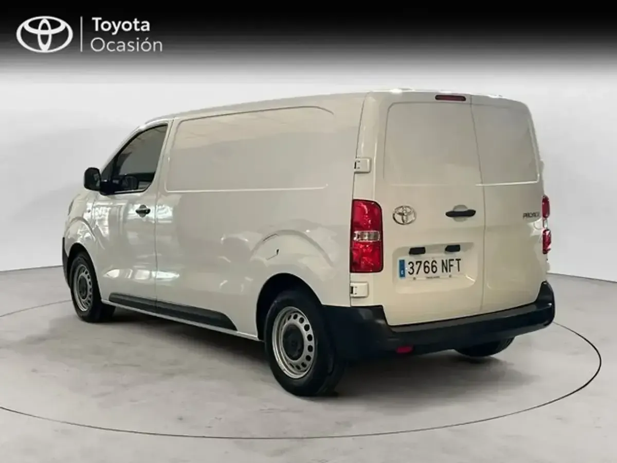 Usado Toyota Proace 120 CV (88 kW) 2025 Blanco Monovolumen