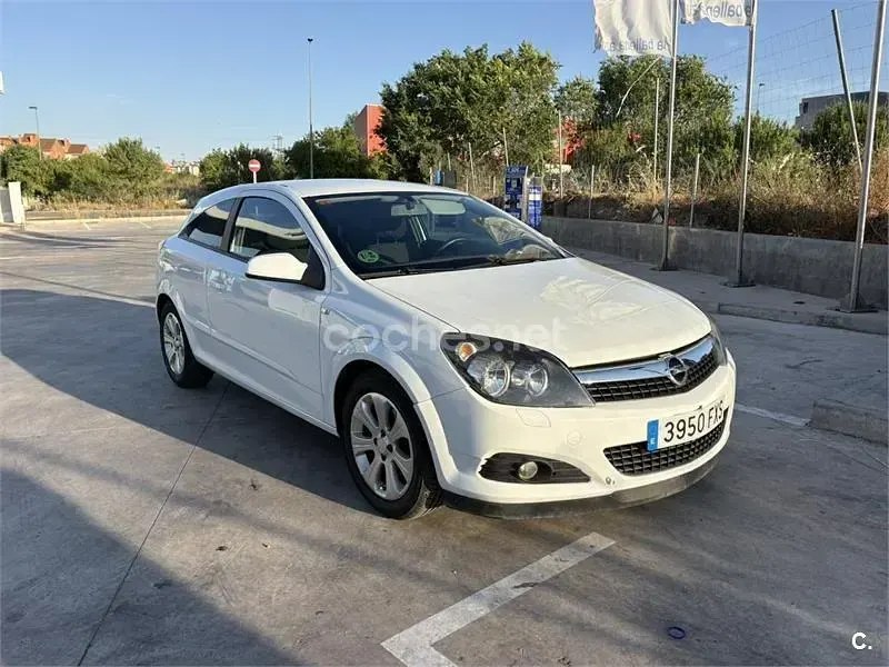 Usado Opel Astra GTC Enjoy 105 CV (77 kW) 2007 Blanco Berlina