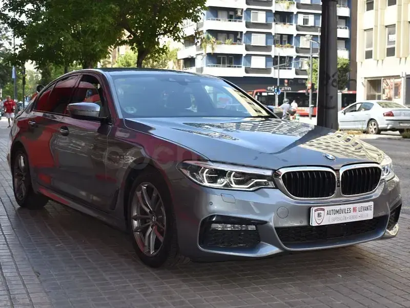 Usado BMW 520 190 CV (139 kW) 2018 Gris / plata Berlina
