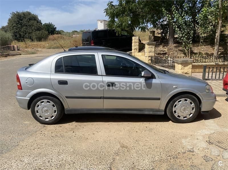 Gris / plata Usado 2003 Opel Astra Club Berlina | 2200 € (Precio justo) - Imagen 1/4
