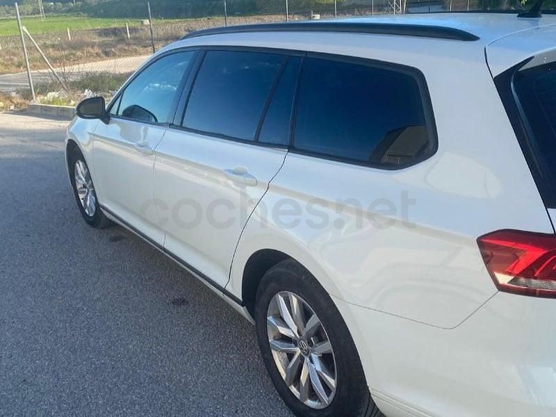 Usado VW Passat Advance 150 CV (110 kW) 2018 Blanco Familiar