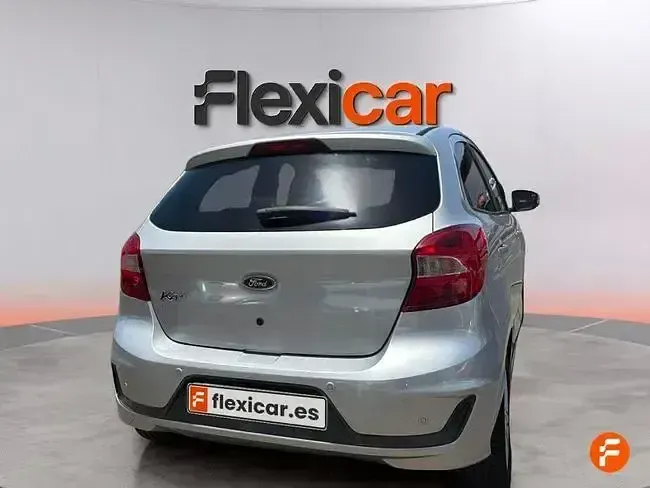 Usado Ford Ka 70 CV (51 kW) 2019 Gris Berlina