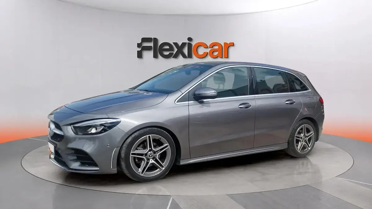 Usado Mercedes B180 116 CV (85 kW) 2022 Gris Utilitario