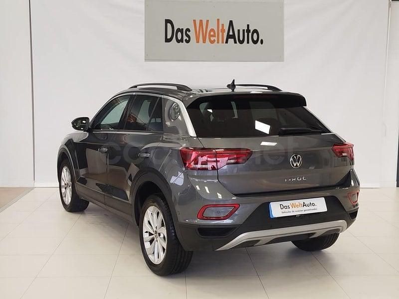 Usado VW T-Roc Life 110 CV (80 kW) 2022 Gris / plata SUV