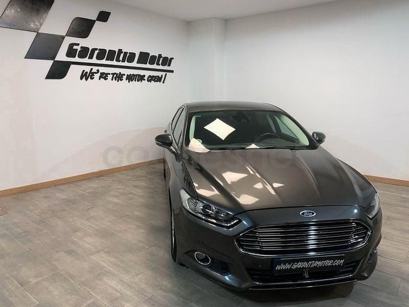 Usado Ford Mondeo Trend 115 CV (84 kW) 2015 Gris / plata Berlina