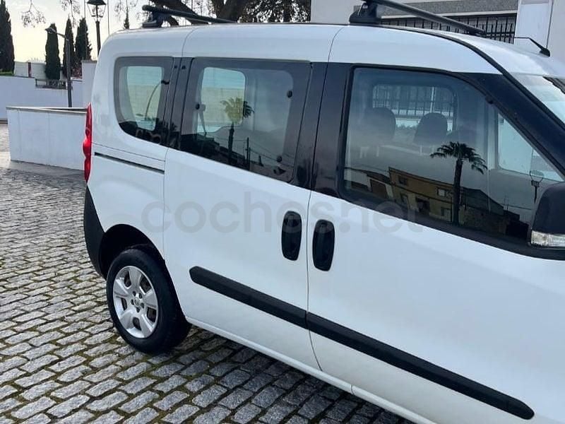 Usado Opel Combo Life Expression 100 CV (73 kW) 2018 Blanco Monovolumen