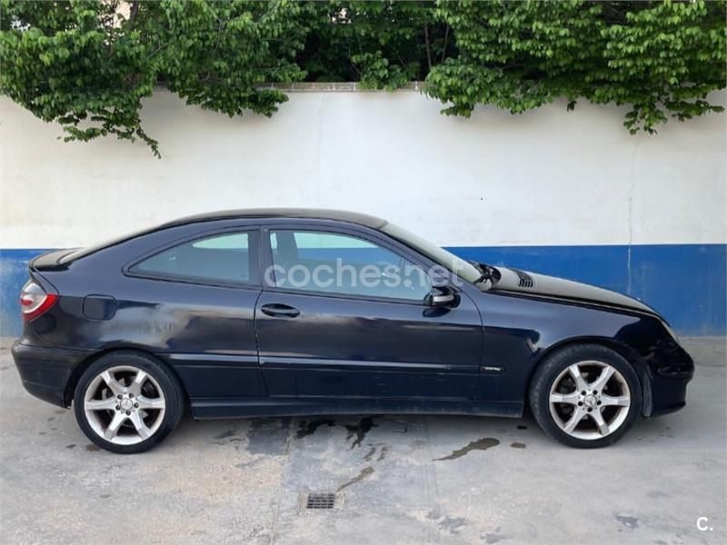 Negro Usado 2006 Mercedes C220 Sport Edition Berlina | 4200 € (Buen precio) - Imagen 1/4
