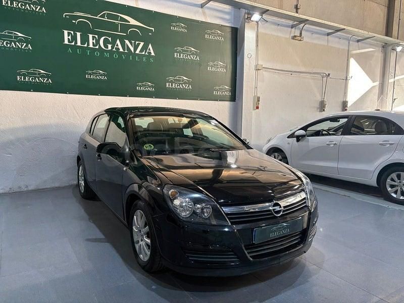 Usado Opel Astra Essentia 90 CV (66 kW) 2005 Negro Berlina