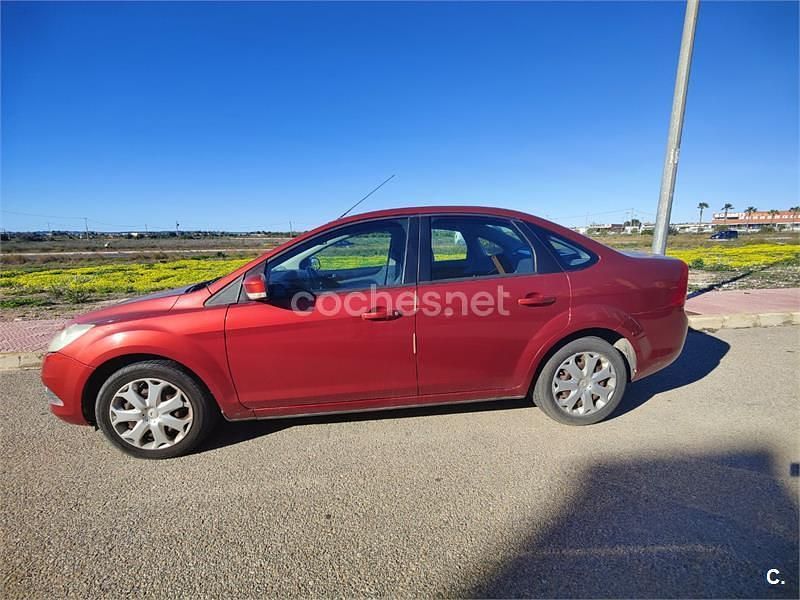 Usado Ford Focus Trend 100 CV (73 kW) 2008 Rojo Berlina