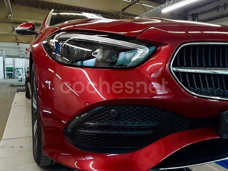 Usado Mercedes C220 200 CV (147 kW) 2022 Rojo Familiar