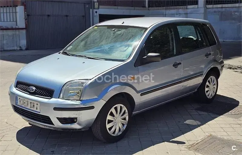 Usado Ford Fusion Trend 80 CV (58 kW) 2006 Gris / plata Utilitario