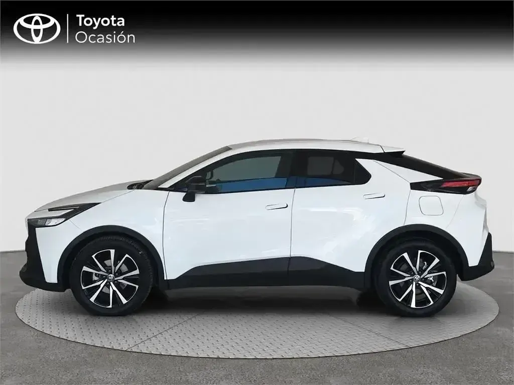 Begagnad Toyota C-HR Advance 140 HK (102 kW) 2025 Vit SUV