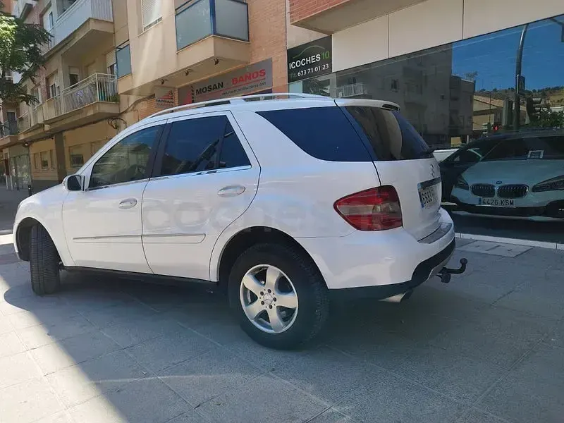 Usado Mercedes ML280 190 CV (139 kW) 2007 Blanco SUV