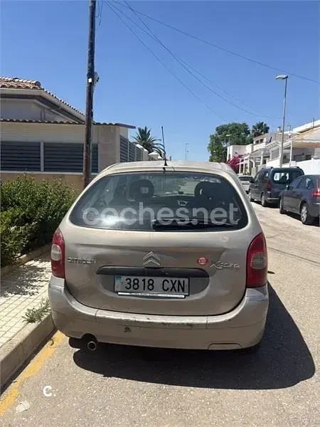 Usado Citroën Xsara Picasso Exclusive 136 CV (100 kW) 2004 Gris / plata Monovolumen