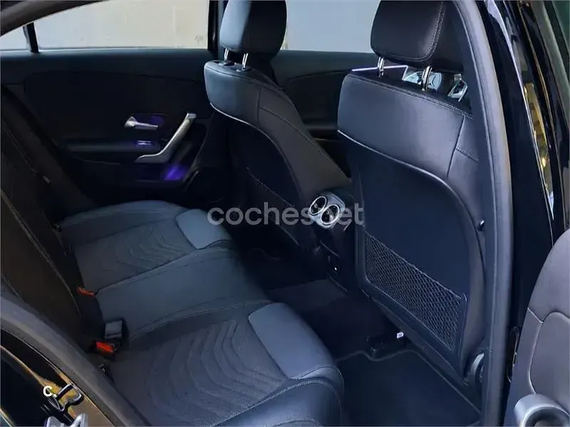 Usado Mercedes A180 116 CV (85 kW) 2024 Negro Berlina