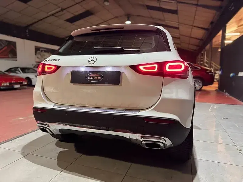 Usado Mercedes GLA200 150 CV (110 kW) 2022 Blanco SUV