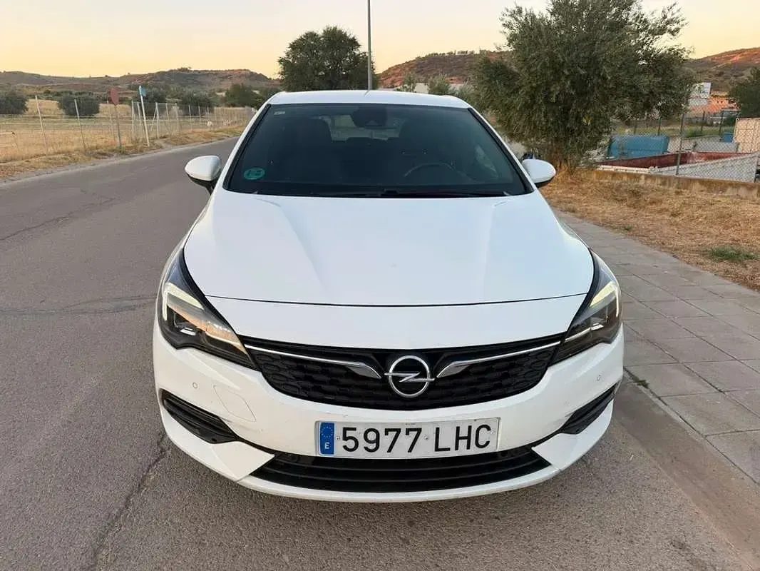 Usado Opel Astra 105 CV (77 kW) 2020 Blanco Utilitario