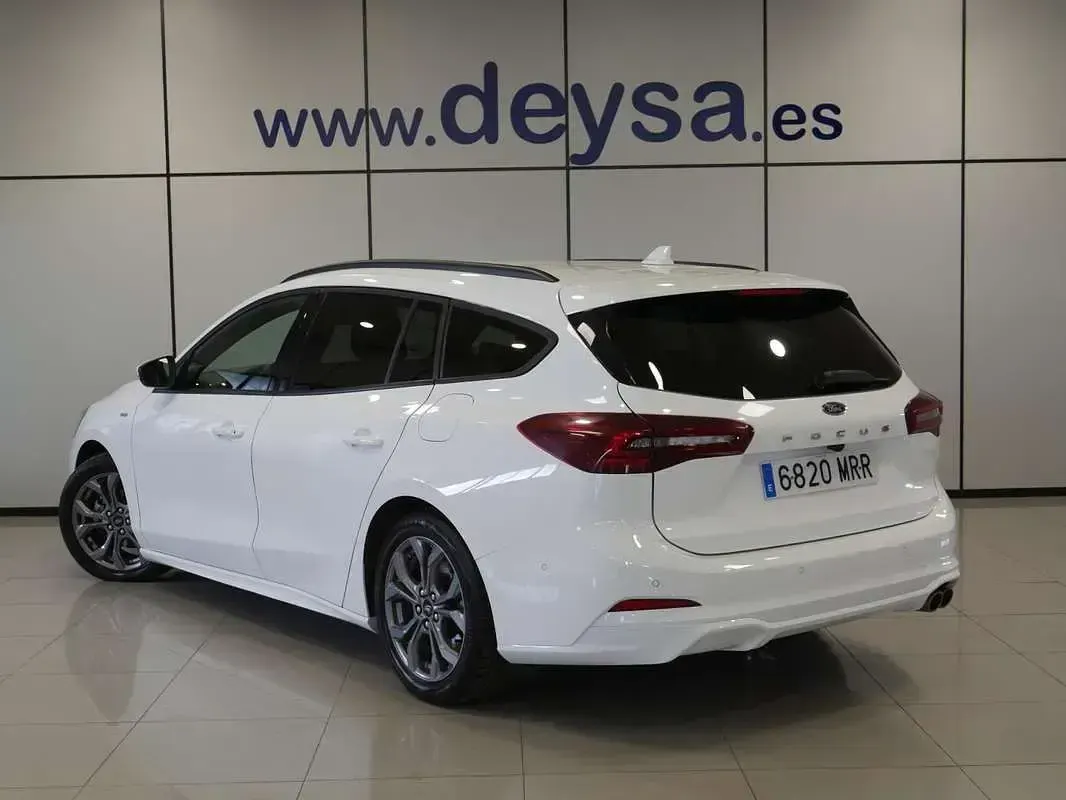 Używany Ford Focus ST-Line X 155 KM (114 kW) 2024 Biały Hatchback