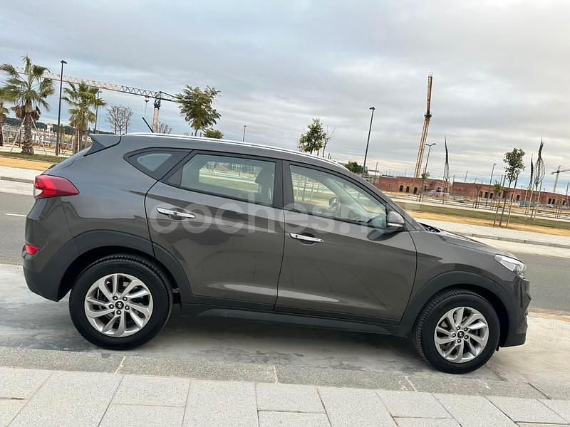 Usado Hyundai Tucson 115 CV (84 kW) 2015 Gris / plata SUV