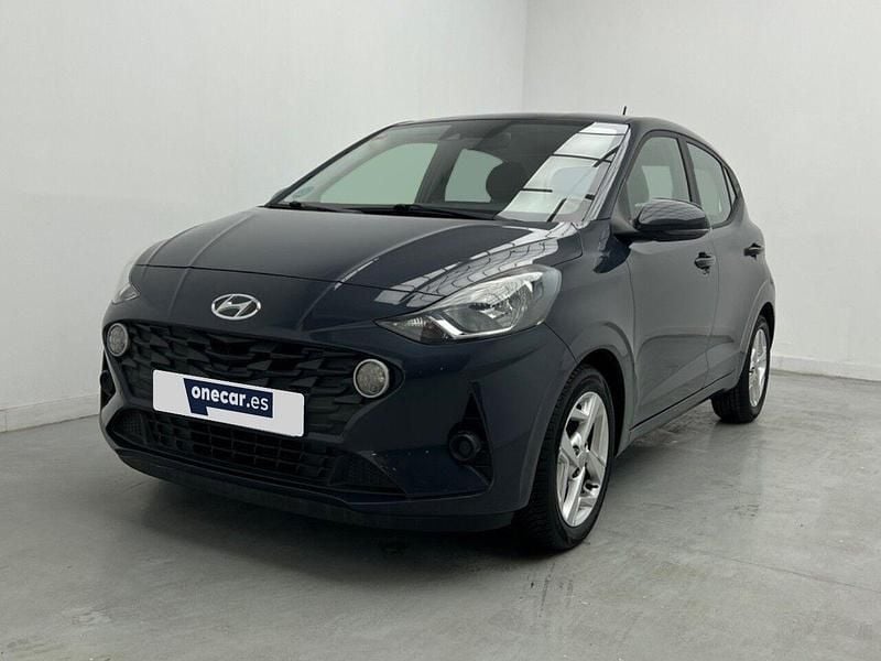 Usado Hyundai i10 67 CV (49 kW) 2021 Gris Utilitario