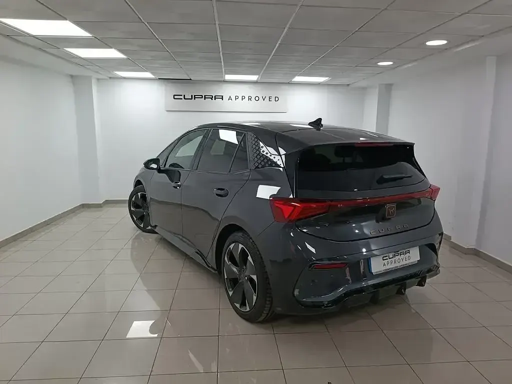 Usado Cupra Born e-Boost 169 kW (231 CV) 2023 Gris Utilitario