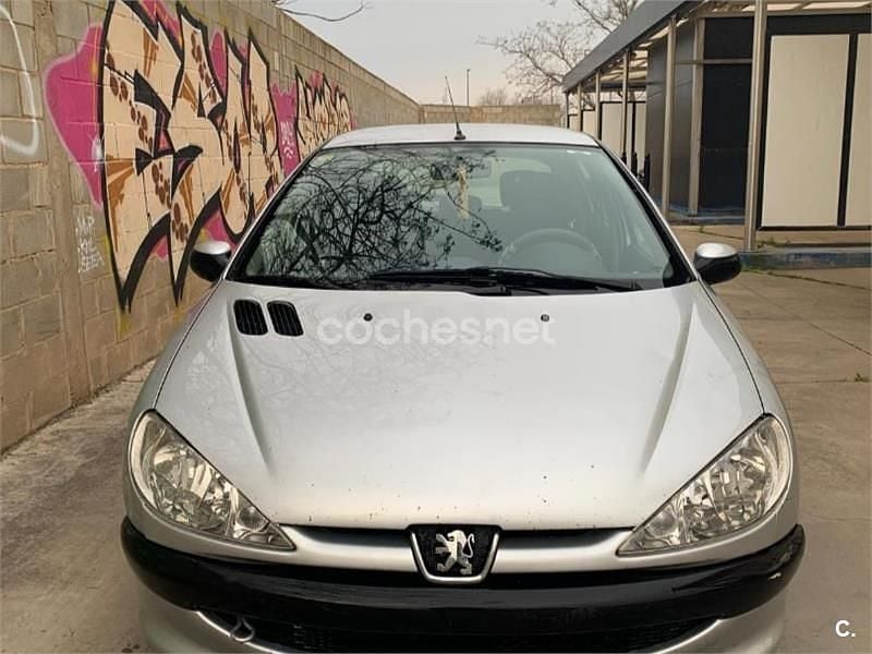 Usado Peugeot 206 70 CV (51 kW) 2003 Gris / plata Berlina