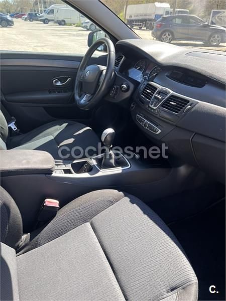 Usado Renault Laguna III Dynamique 130 CV (95 kW) 2008 Negro Berlina