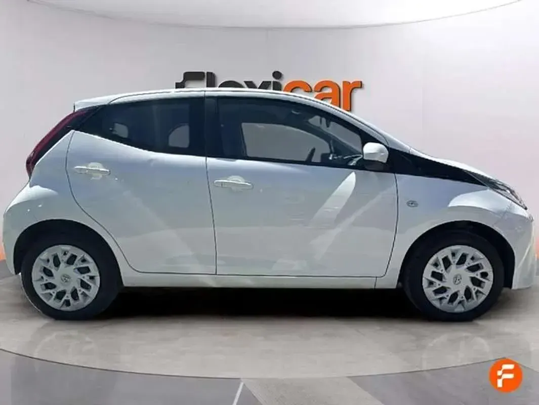 Usado Toyota Aygo X-play 72 CV (52 kW) 2019 Blanco Utilitario