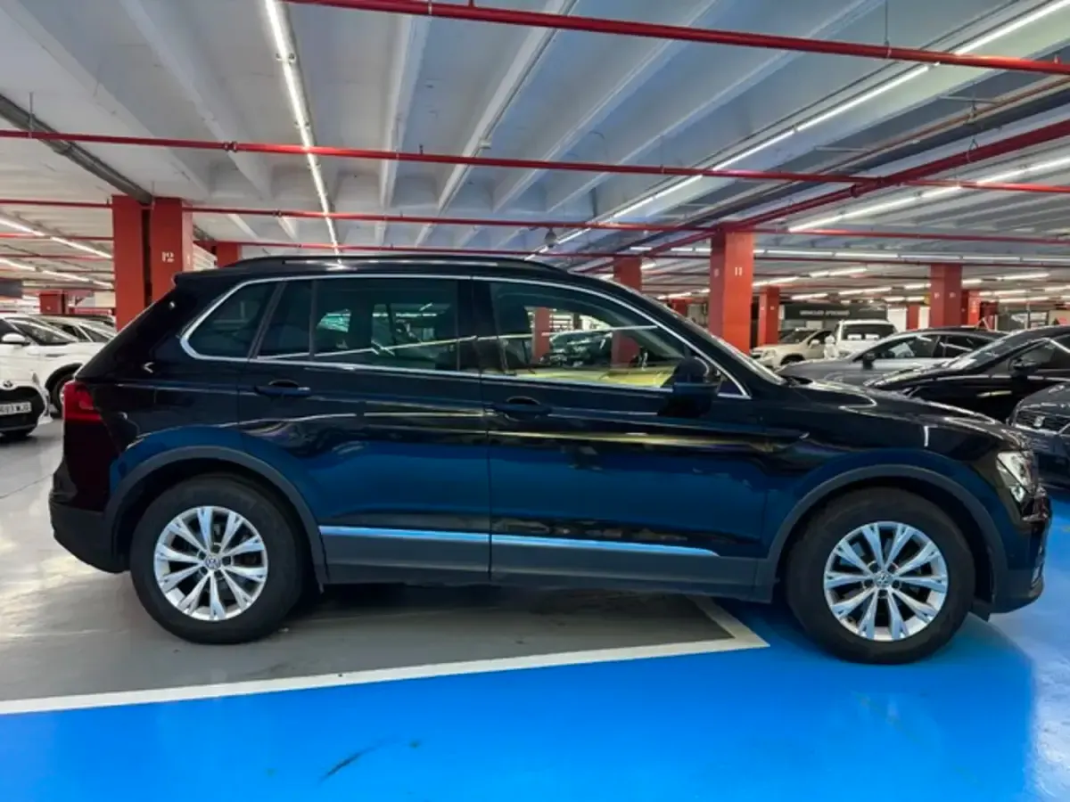 Usado VW Tiguan Sportline 150 CV (110 kW) 2019 Negro SUV
