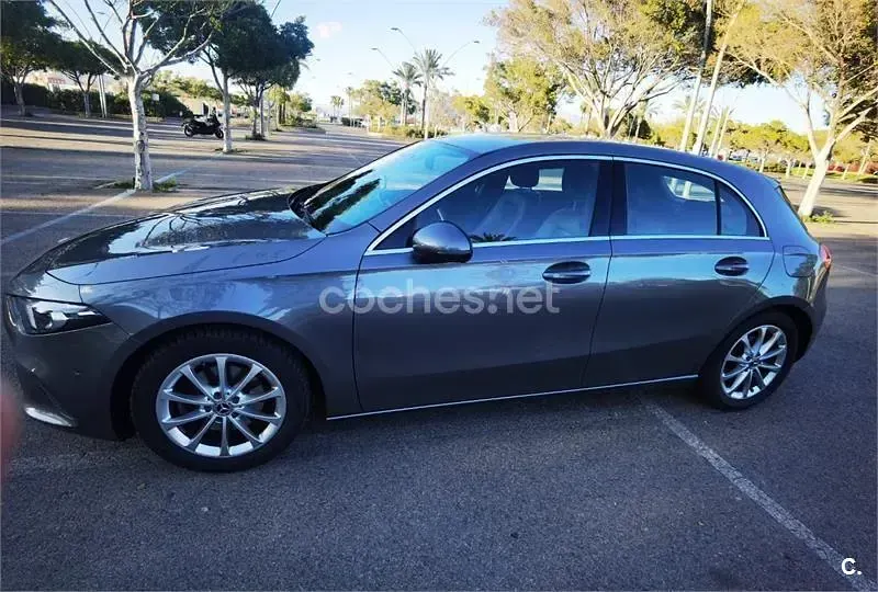 Usado Mercedes A200 156 CV (114 kW) 2018 Gris / plata Berlina