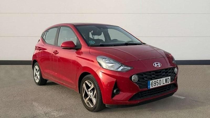 Usado Hyundai i10 67 CV (49 kW) 2022 Rojo Utilitario