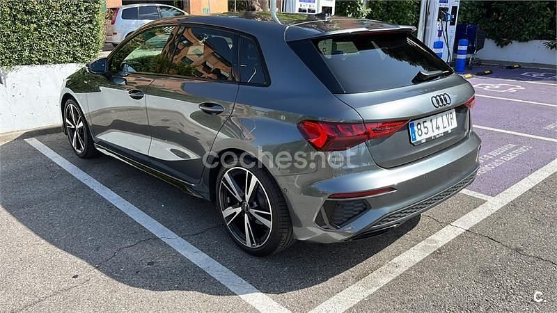 Usado Audi A3 Ambiente 150 CV (110 kW) 2021 Gris / plata Berlina
