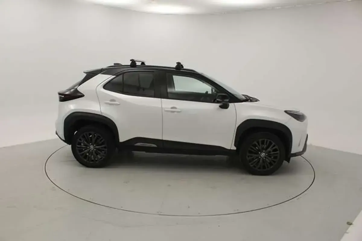 Usado Toyota Yaris Cross 116 CV (85 kW) 2023 Blanco SUV
