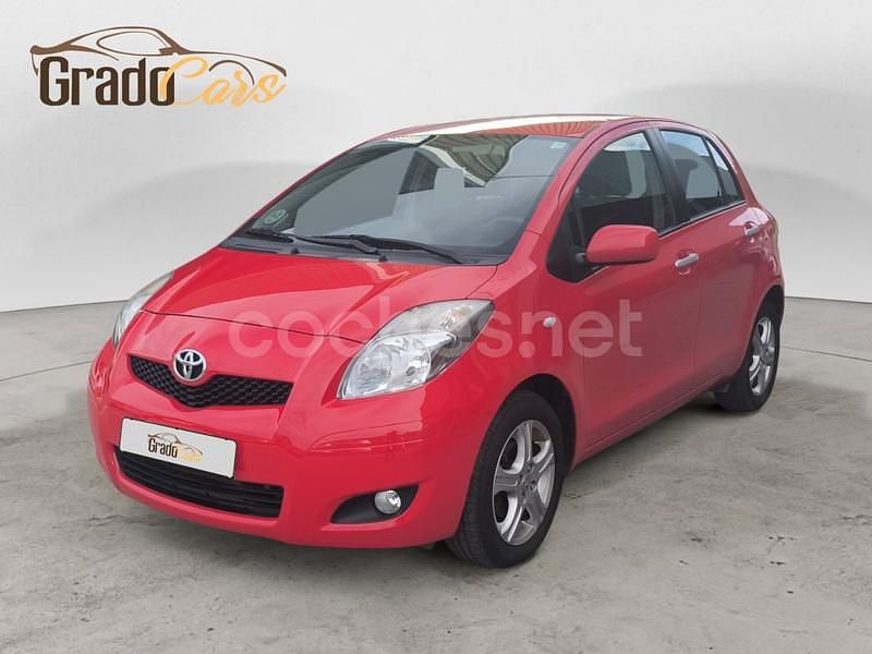 Rojo Usado 2010 Toyota Yaris Live Berlina | 6990 € (Un poco caro) - Imagen 1/4