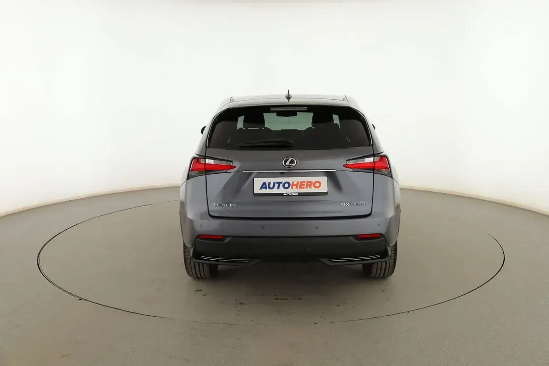 Usado Lexus NX300h E-FOUR Executive Line 197 CV (144 kW) 2016 Gris SUV