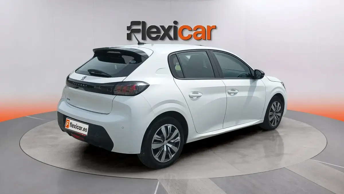 Usado Peugeot 208 Active 101 CV (74 kW) 2023 Blanco Utilitario