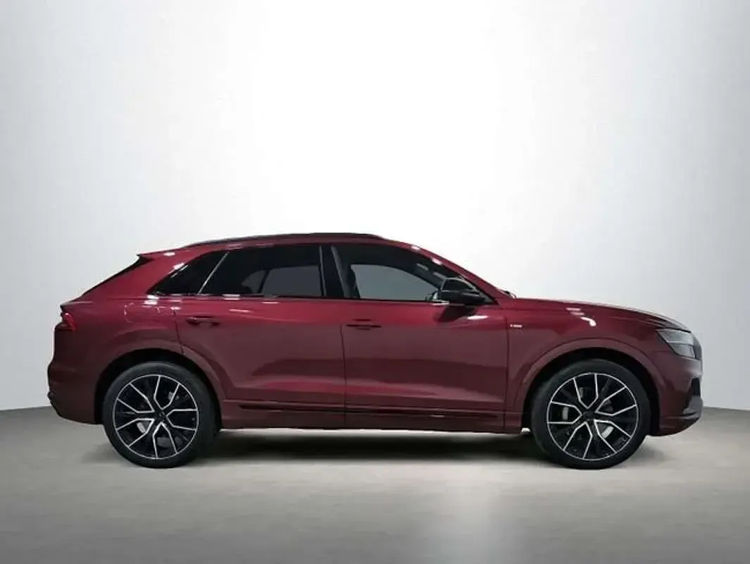 Usado Audi Q8 Black Edition 234 CV (172 kW) 2020 Rojo SUV
