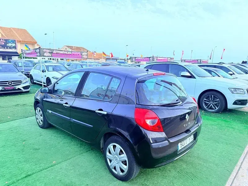 Usado Renault Clio II 75 CV (55 kW) 2008 Negro Berlina