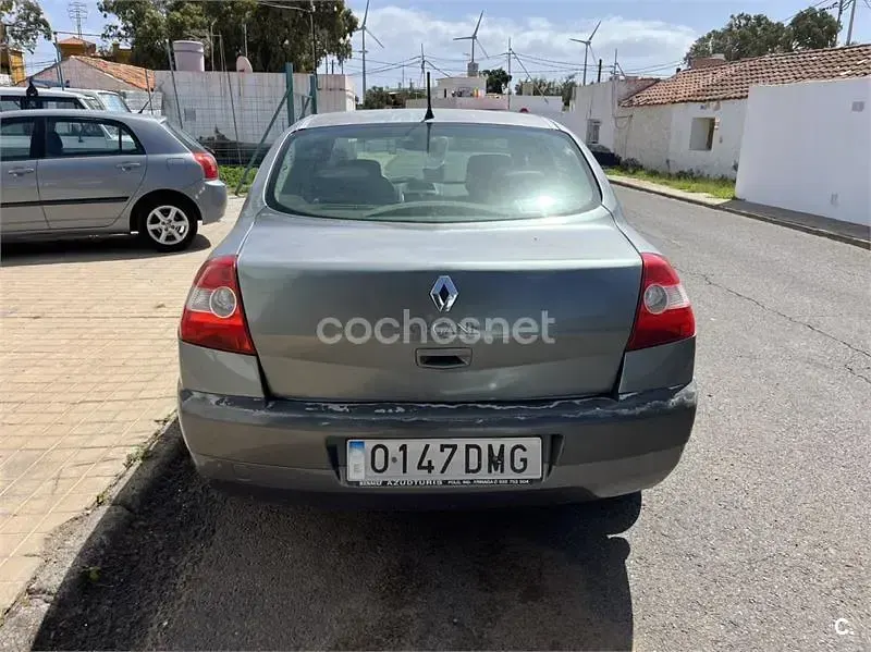 Usado Renault Mégane Privilege 98 CV (72 kW) 2005 Marrón Berlina