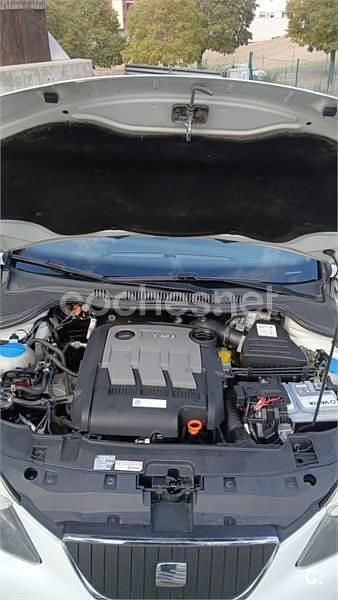 Usado Seat Ibiza Reference 75 CV (55 kW) 2012 Blanco Berlina