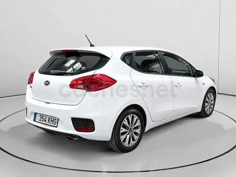 Usado Kia Ceed Plus 100 CV (73 kW) 2018 Blanco Utilitario