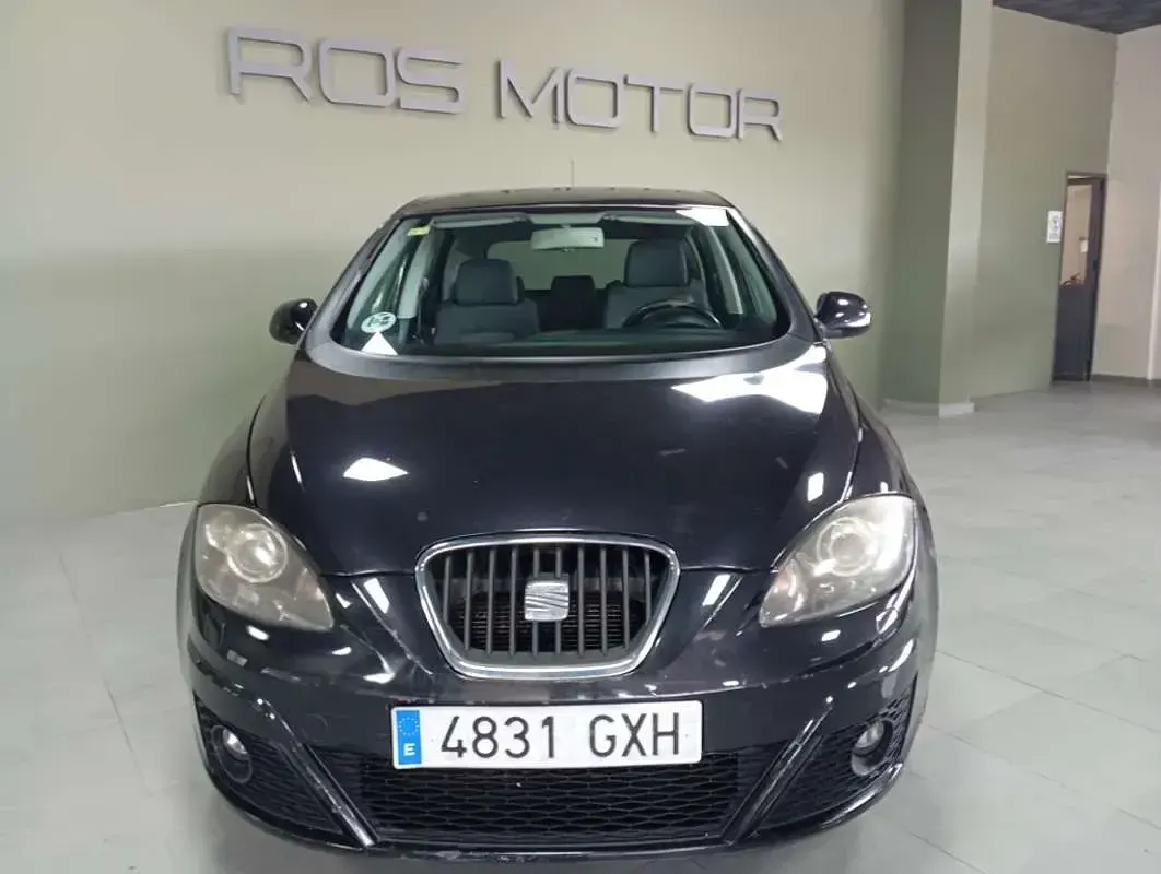 Usado Seat Altea Style 105 CV (77 kW) 2010 Negro Monovolumen